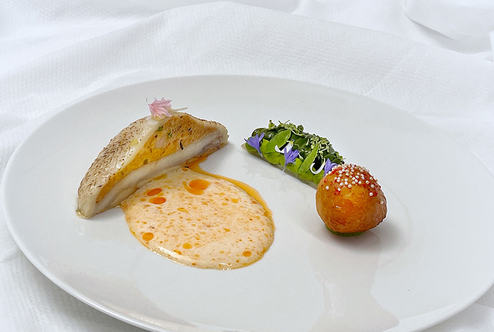 Fischteller mit glutenfreiem Berliner